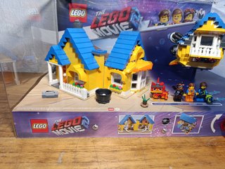 Display Tienda LEGO The Movie 2 Set 70832