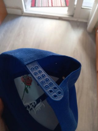 Gorra LA con Rosa Roja