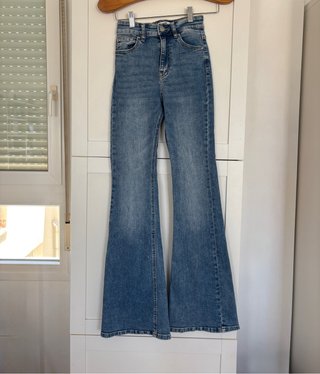 Pantalón vaquero campana azul