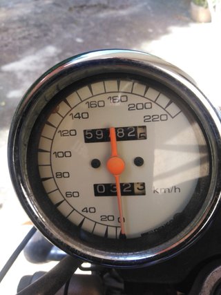 Moto Naked Negra y Verde