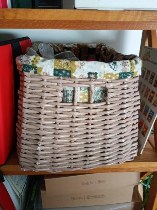 Cesta mimbre beige y multicolor