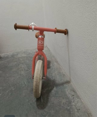 Bicicleta Kinderkraft sin pedales rosa/coral