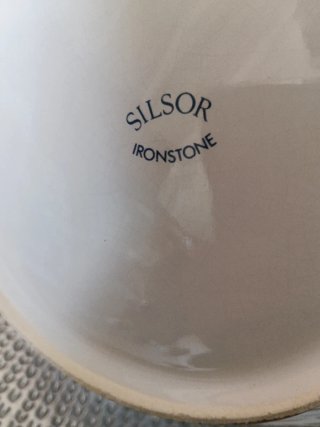 Jarrón Escamas Dorado y Blanco Cerámica
