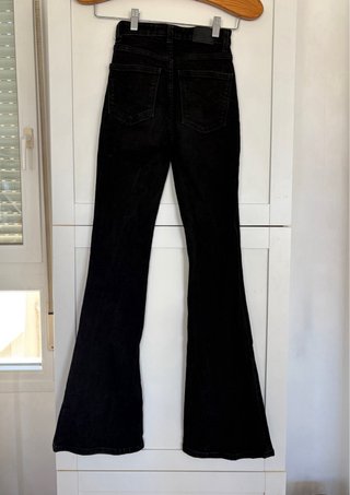 Pantalón vaquero campana Bershka negro XS