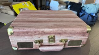 Tocadiscos estilo maleta madera y dorado