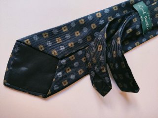 Corbata azul y dorada con estampado