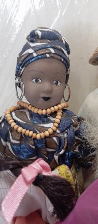 Colección Muñecas Porcelana Varias Culturas