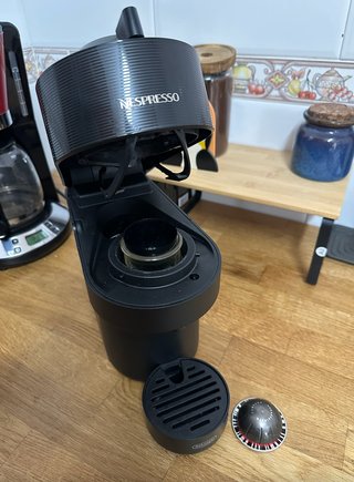 Cafetera Nespresso Vertuo Negra