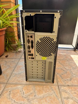 Caja de ordenador Primux