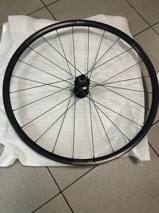 Rueda DT Swiss R470
