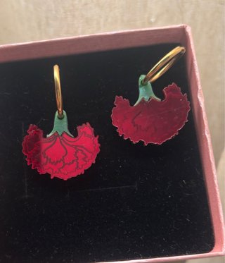 Pendientes claveles metacrilato