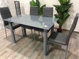 Mesa cristal templado + 4 sillas negras