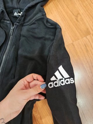 Chaqueta Adidas negra con logo lateral