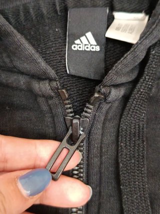 Chaqueta Adidas negra con logo lateral