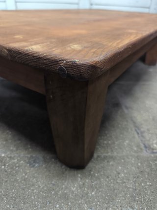 Mesa de centro antigua de madera