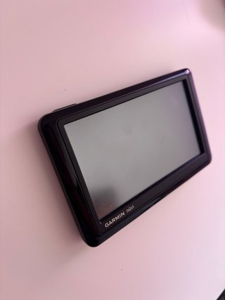 GPS Garmin nüvi con soporte, cargador y funda