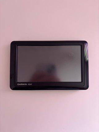GPS Garmin nüvi con soporte, cargador y funda