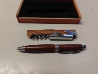 Estuche Bolígrafo y Sacacorchos