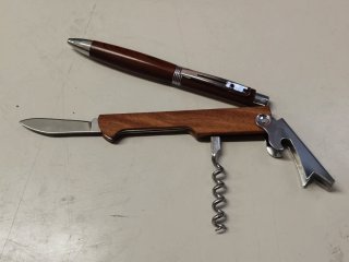 Estuche Bolígrafo y Sacacorchos