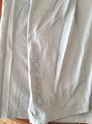 Camiseta Nike Pro Gris