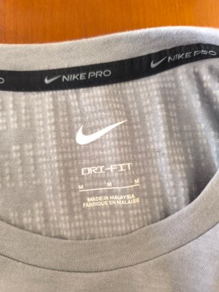 Camiseta Nike Pro Gris