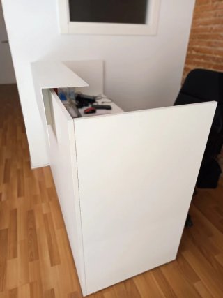Mostrador de recepción blanco