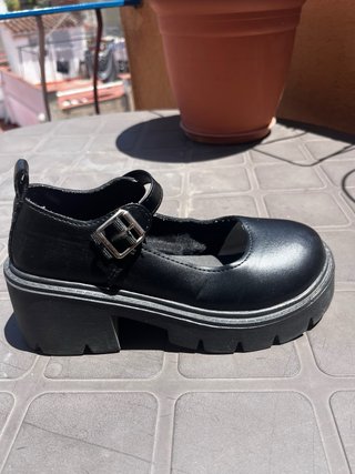 Zapatos negros charol plataforma, talla 35