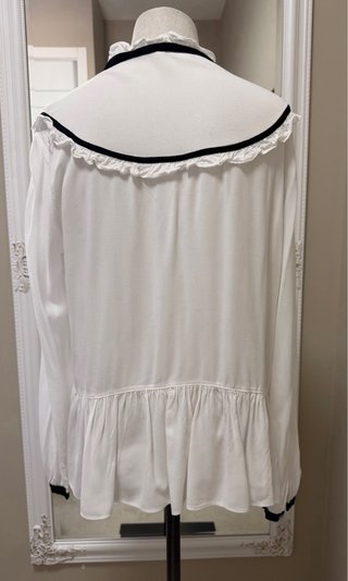 Camisa Zara blanca ribete negro