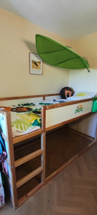 Cama Kura reversible Ikea+ hoja decorativa regalo