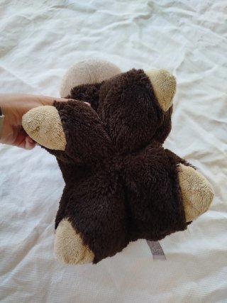Peluche de mono marrón