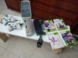 Xbox 360 con 4 juegos