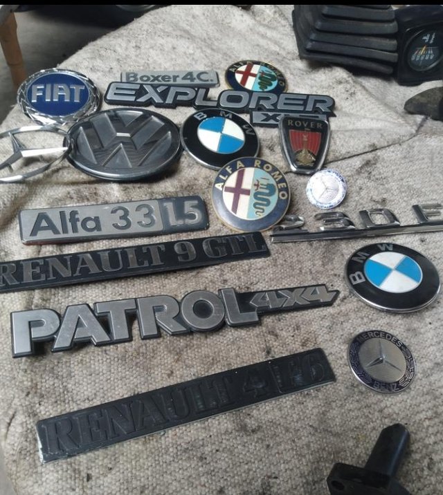 Insignias coches clásicos 70s 80s 90s