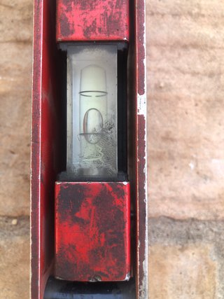 Nivel de burbuja rojo plegable