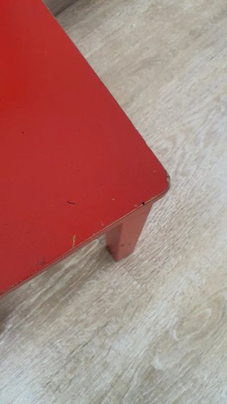 Silla infantil IKEA roja de madera