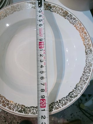 Platos de porcelana con borde dorado