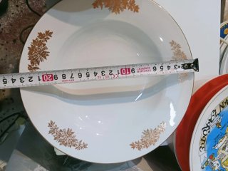 Platos de porcelana con borde dorado