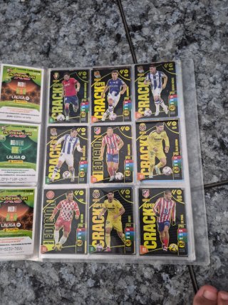 Álbum Panini Adrenalyn XL 24-25 casi completo