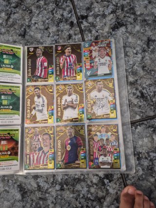 Álbum Panini Adrenalyn XL 24-25 casi completo