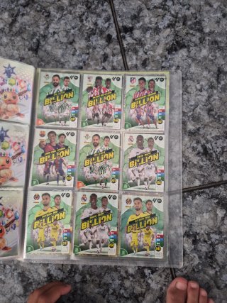 Álbum Panini Adrenalyn XL 24-25 casi completo