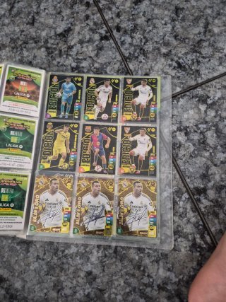 Álbum Panini Adrenalyn XL 24-25 casi completo