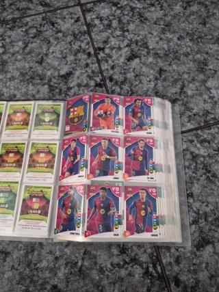 Álbum Panini Adrenalyn XL 24-25 casi completo