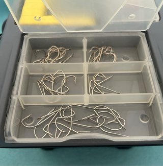 Caja de pesca con compartimentos