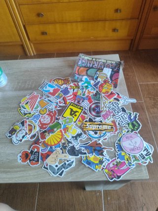 Pegatinas variadas (Superhéroes, Dibujos, Logos)
