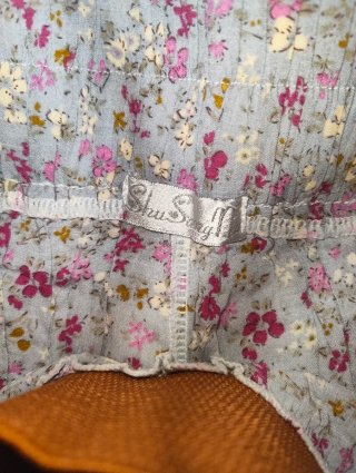 Pantalones florales con cinturón