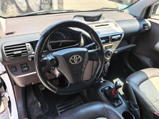 Toyota iQ 2009