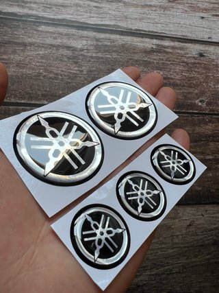 5 EMBLEMAS YAMAHA ORIGINAL TMAX NMAX AEROX MT07 09