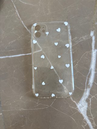 Funda móvil transparente con corazones blancos