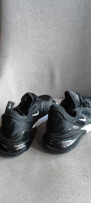 Nike Air Max 270 Negras
