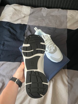 B22 Sneakers Blancas y Plateadas