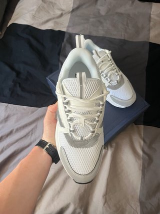 B22 Sneakers Blancas y Plateadas